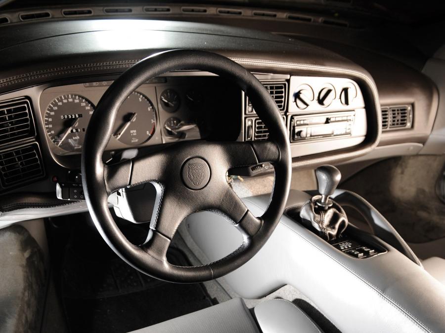 Панель приборов Jaguar XJ220 1992 года  (фото 13 из 81)